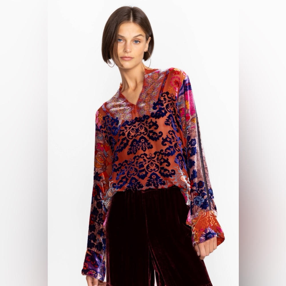 NWOT Johnny Was Syriah Burnout Enta Blouse
Boho
Luxury
Silk
Feminine
$295
Medium